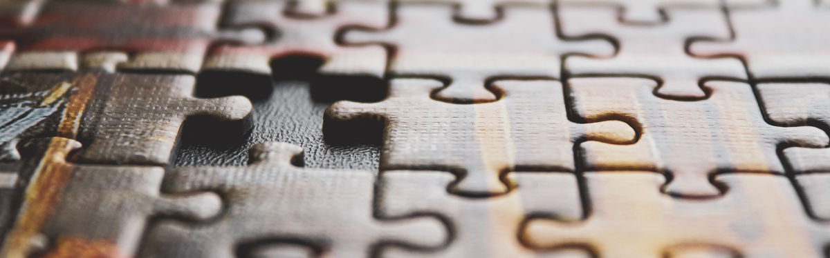 Bild eines Puzzles, bei dem ein Teil fehlt